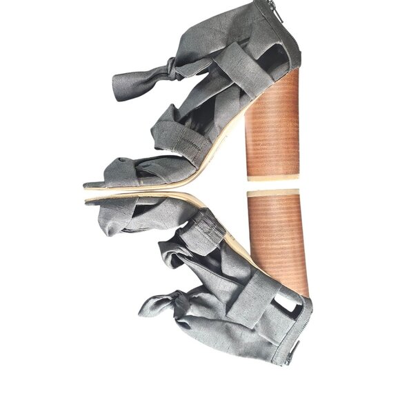 Black Heeled Sandals With Bow Accents & Wooden Block Heel size 9 - Picture 2 of 12